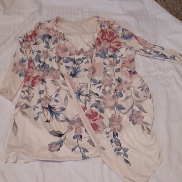 Flower blouse wrap - Picture 1 of 4